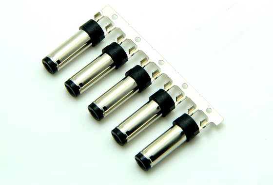 Τύπος βαρέλις συσκότισης 10A 12V 5,5 * 2,5 mm Σύρμα 18 AWG - 26 AWG Άνδρας DC συνδέσεις πλέγματος